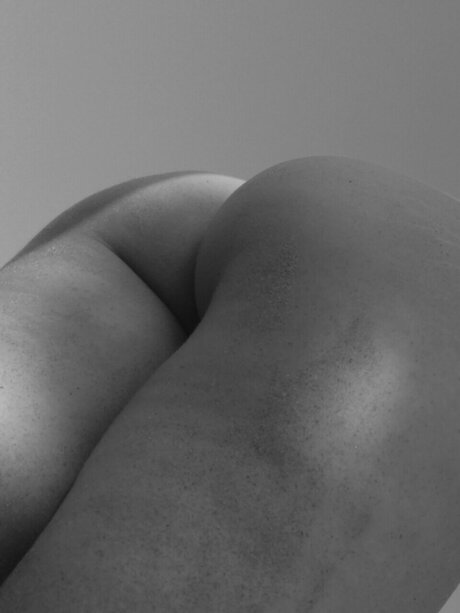 Naakte gelekte OnlyFans-foto van Momo