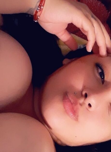 Naakte gelekte OnlyFans-foto van Kweenvee