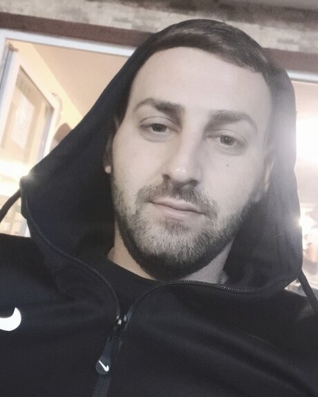 Naakte gelekte OnlyFans-foto van Robert1993