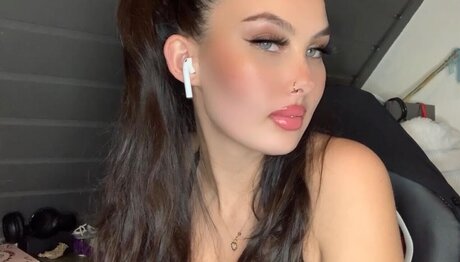 Naakte gelekte OnlyFans-foto van Asiandoll