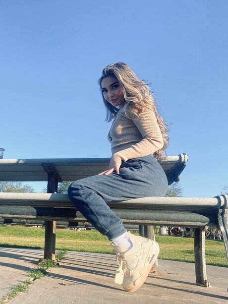 Naakte gelekte OnlyFans-foto van Lovely