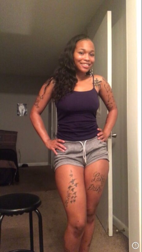 Naakte gelekte OnlyFans-foto van Tasha Mack