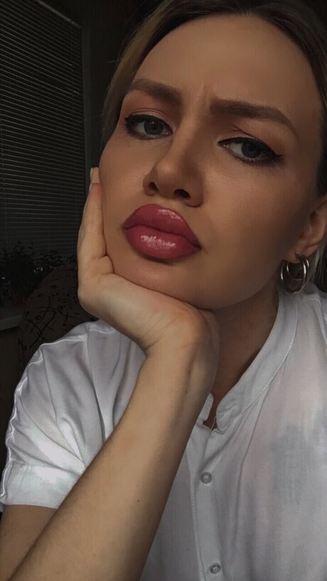 Naakte gelekte OnlyFans-foto van Polina Balagura