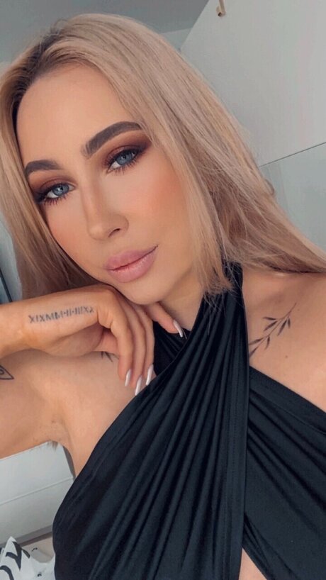 Naakte gelekte OnlyFans-foto van Liliana