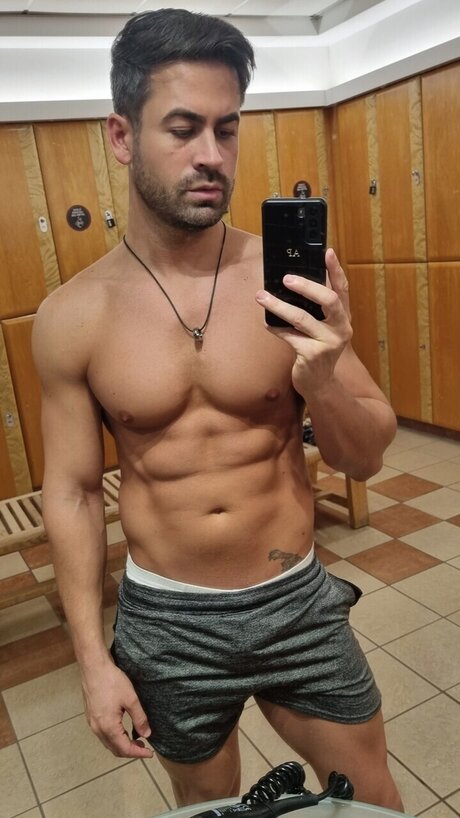 Naakte gelekte OnlyFans-foto van Kenteris