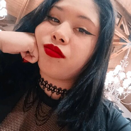 Naakte gelekte OnlyFans-foto van Monnayne