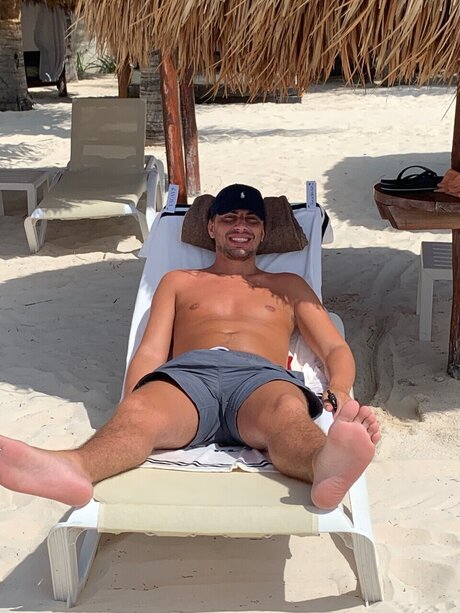 Naakte gelekte OnlyFans-foto van Tony