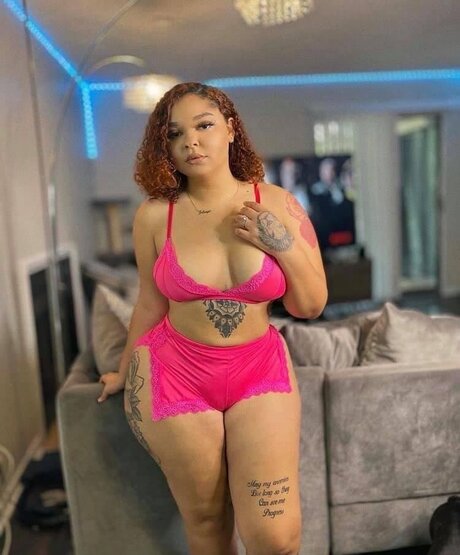 Naakte gelekte OnlyFans-foto van Leah B