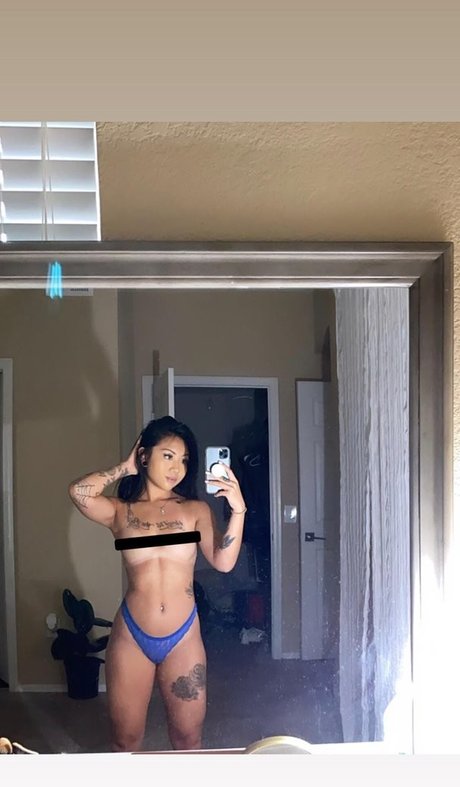 Naakte gelekte OnlyFans-foto van Rosebby