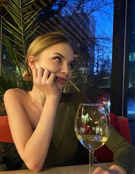 Naakte gelekte OnlyFans-foto van Evaxx
