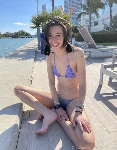 Naakte gelekte OnlyFans-foto van Anne Frank