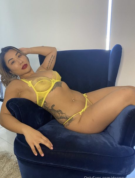 Naakte gelekte OnlyFans-foto van Mtv Challenge Girls
