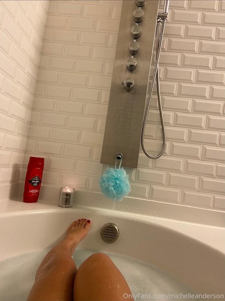 Naakte gelekte OnlyFans-foto van Michelle Anderson