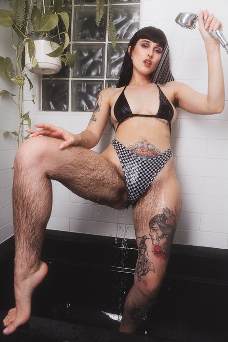 Naakte gelekte OnlyFans-foto van Bella Mae