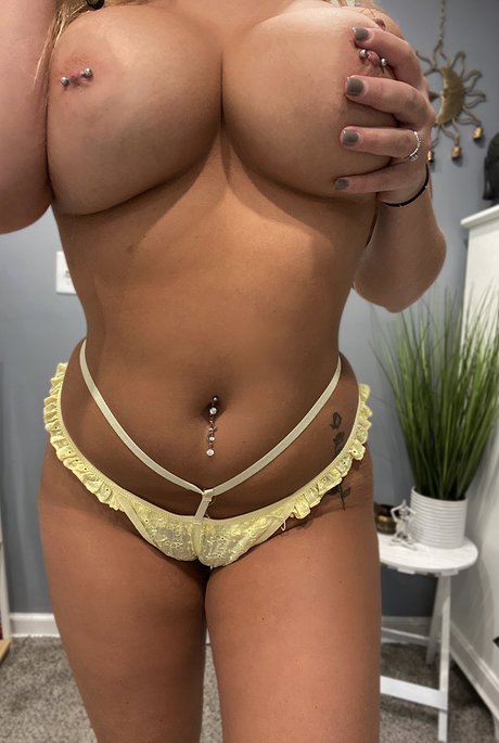 Naakte gelekte OnlyFans-foto van Marcie Mischief