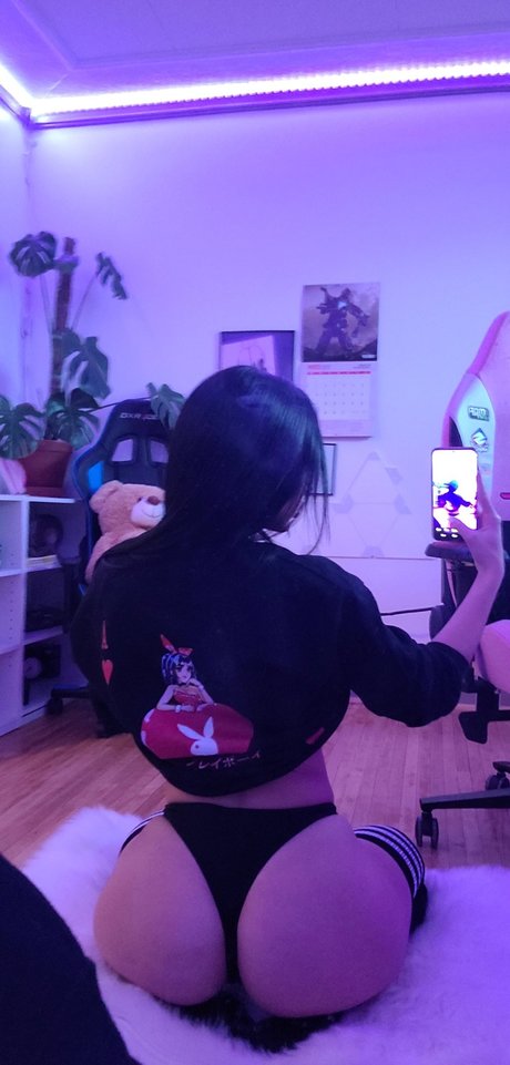 Naakte gelekte OnlyFans-foto van Perfexia