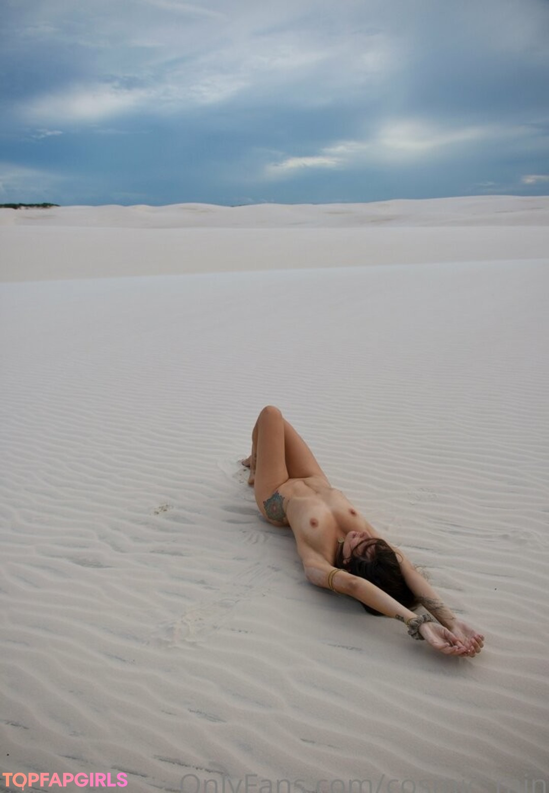 Naakte gelekte OnlyFans-foto van Touched By Nature #1032