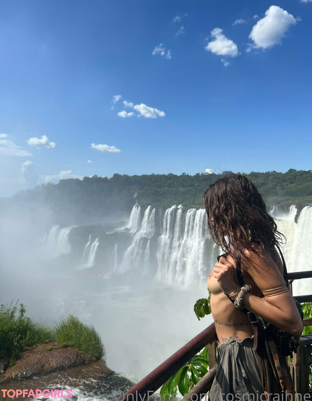 Naakte gelekte OnlyFans-foto van Touched By Nature #1167