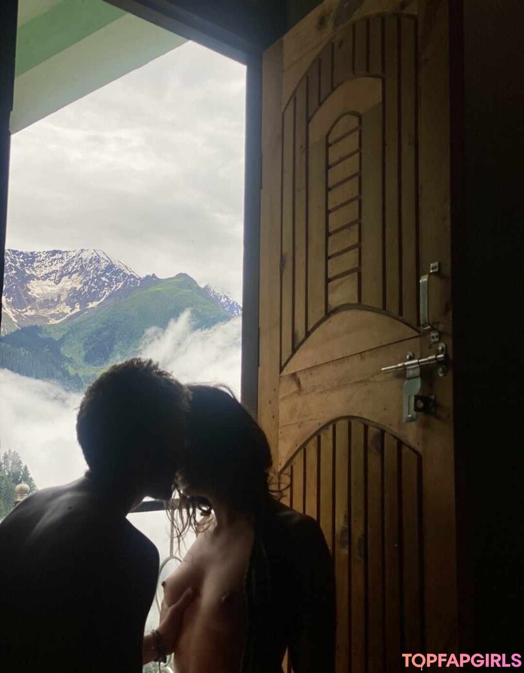 Naakte gelekte OnlyFans-foto van Touched By Nature #1217