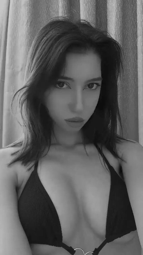 Naakte gelekte OnlyFans-foto van Kardelex