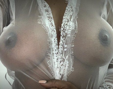 Naakte gelekte OnlyFans-foto van Annemoore