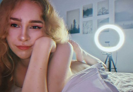 Naakte gelekte OnlyFans-foto van Lilroxxxy