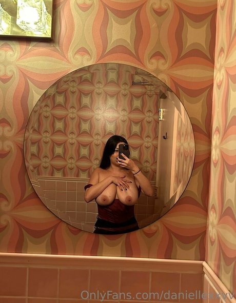 Naakte gelekte OnlyFans-foto van Danielle