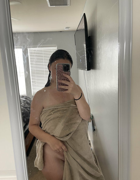 Naakte gelekte OnlyFans-foto van Dessziiixx