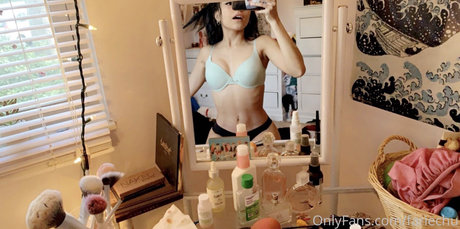 Naakte gelekte OnlyFans-foto van Jadamichy
