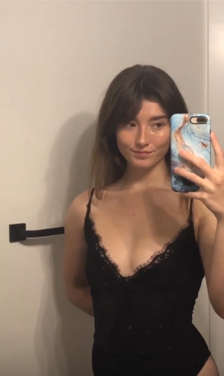 Naakte gelekte OnlyFans-foto van Brooklyn Babe