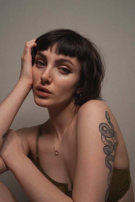Naakte gelekte OnlyFans-foto van Daisy Love