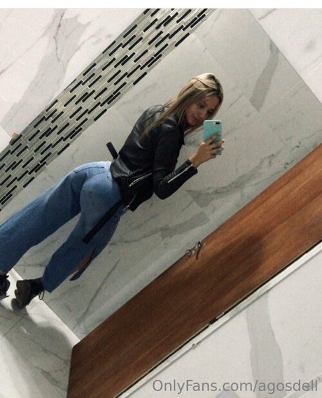Naakte gelekte OnlyFans-foto van Agos Dell