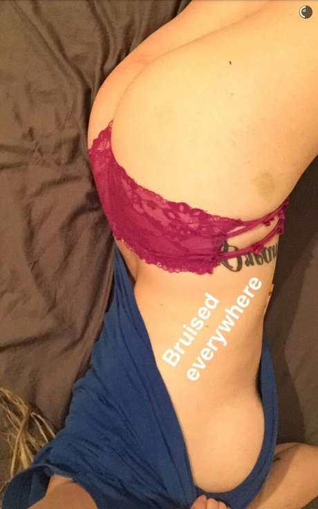 Naakte gelekte OnlyFans-foto van Kawaii Kelly