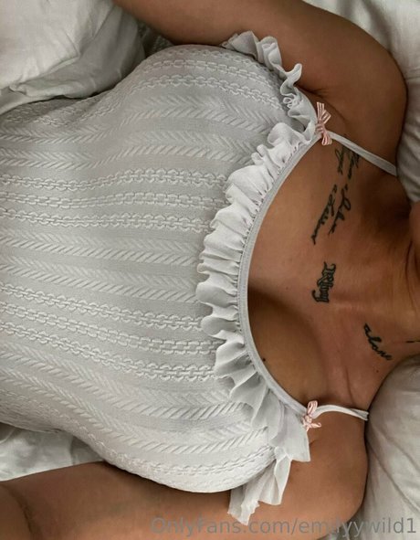 Naakte gelekte OnlyFans-foto van Emilyy Wild