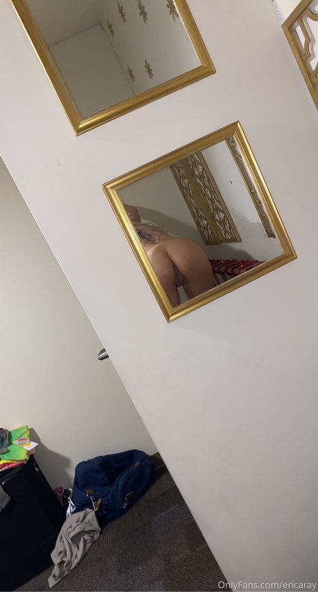 Naakte gelekte OnlyFans-foto van Erica Ray