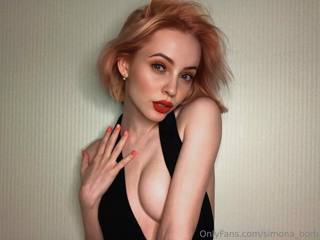 Naakte gelekte OnlyFans-foto van Simona Borb