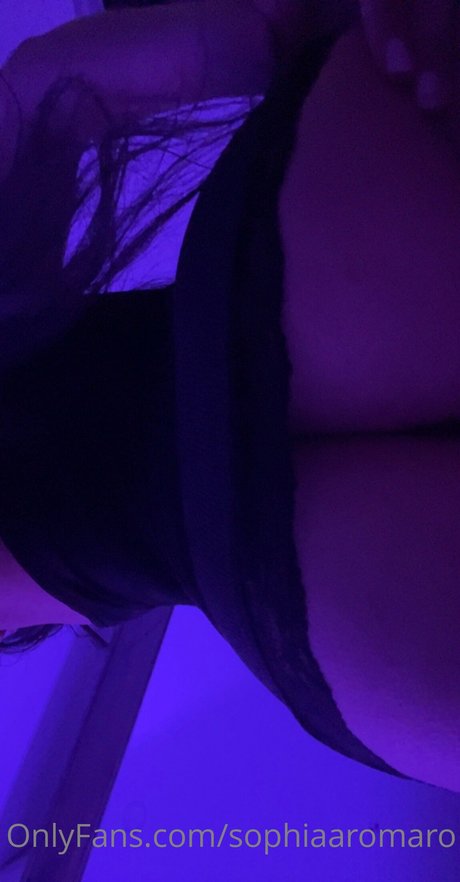 Naakte gelekte OnlyFans-foto van Sophia Romaro