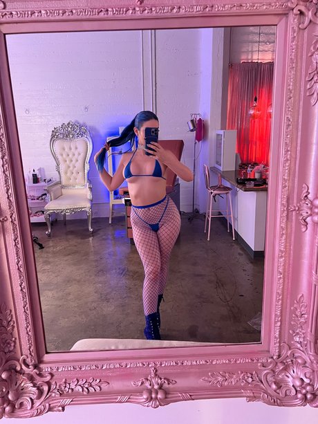 Naakte gelekte OnlyFans-foto van Jewelzblu