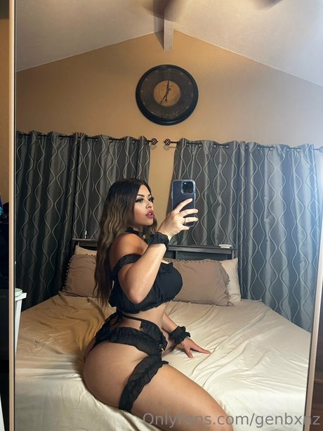 Naakte gelekte OnlyFans-foto van Genbxnz