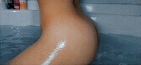 Naakte gelekte OnlyFans-foto van Dayzevana