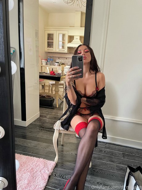 Naakte gelekte OnlyFans-foto van Diana Melison