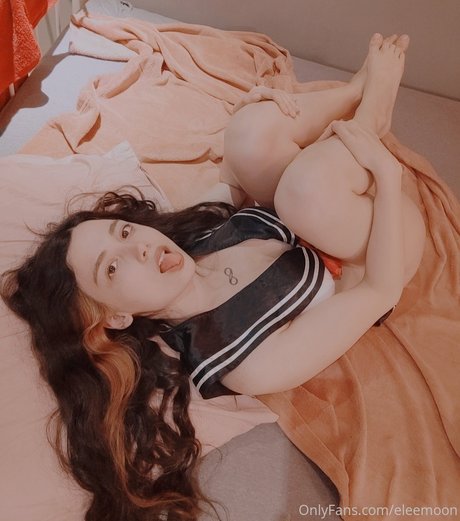 Naakte gelekte OnlyFans-foto van Eleemoon