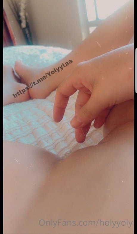 Naakte gelekte OnlyFans-foto van Hollyoly
