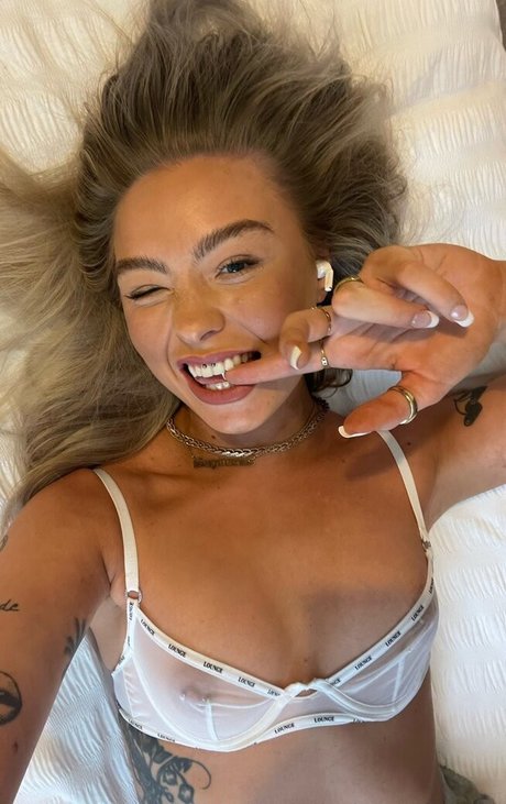 Naakte gelekte OnlyFans-foto van Jess Geary