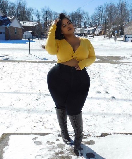 Naakte gelekte OnlyFans-foto van Uilanibabe