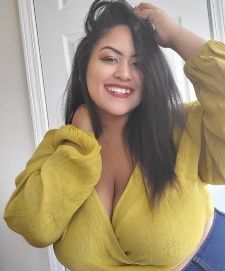 Naakte gelekte OnlyFans-foto van Uilanibabe