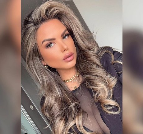 Naakte gelekte OnlyFans-foto van Nana Van Veghel