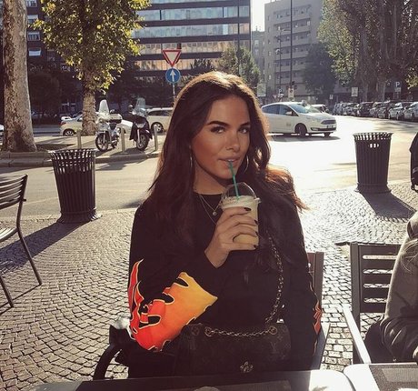 Nana Van Veghel
