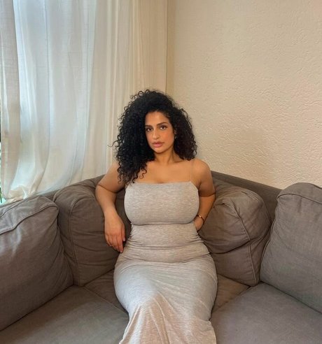 Naakte gelekte OnlyFans-foto van Annamaria
