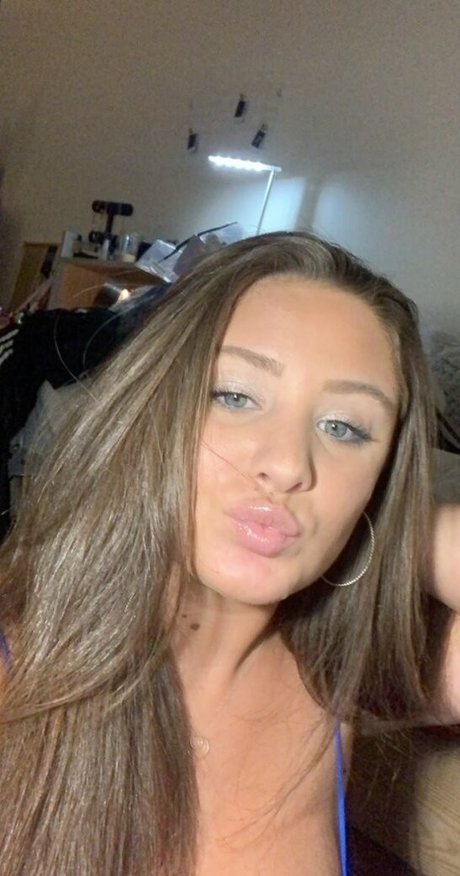 Naakte gelekte OnlyFans-foto van Dana S